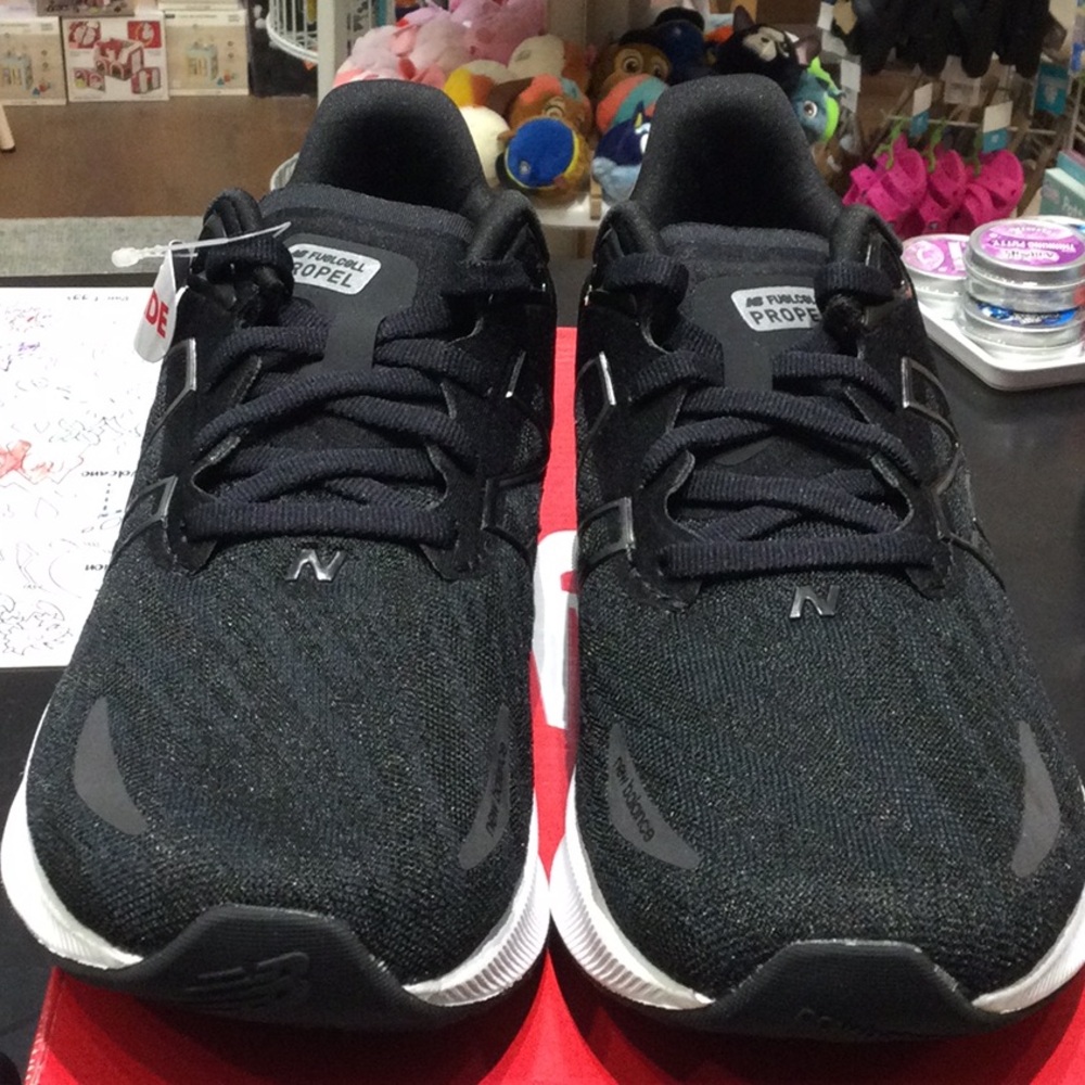 New Balance FuelCell Propel Black WIDE